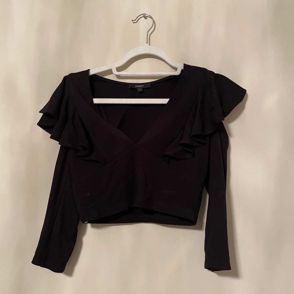 Shoulder cut out ruffle crop top